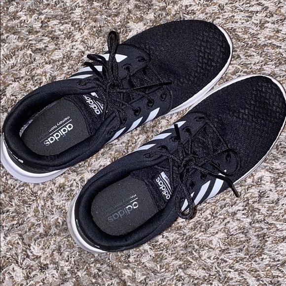 Adida's Sneakers - Picture 2 of 4